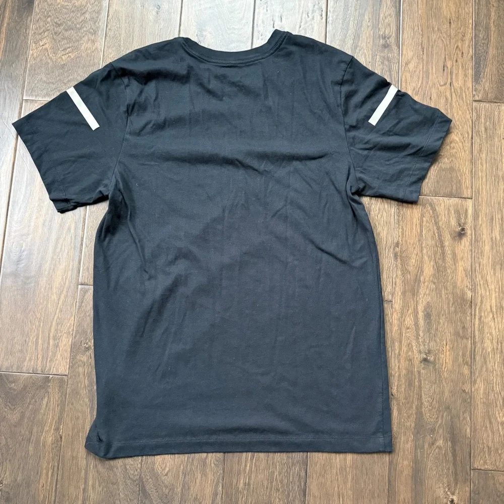 Nike T-Shirt Men Small Black‎ Excellent Dri-FIT Performance Graphic Short Sleeve